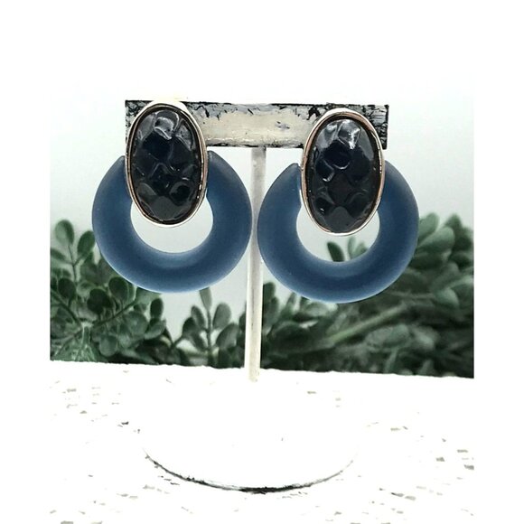 Vintage Blue Lucite Clip-On Earrings With Faux Black Stone Oval Detail - Picture 6 of 7